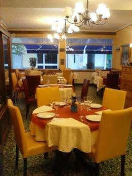 Hostal Creus Roses Exterior photo